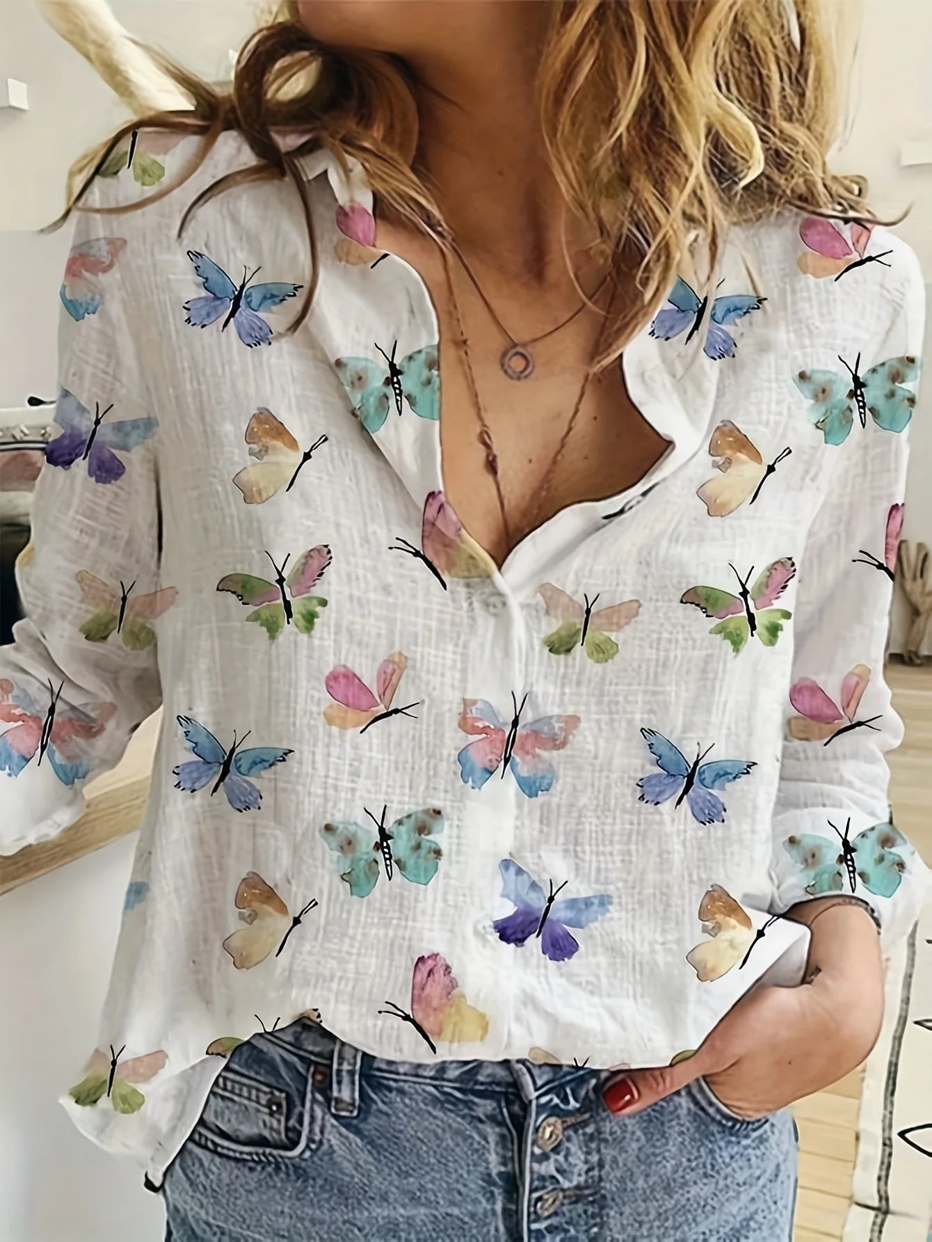 Camisa Elegante Feminina com Estampa de Borboleta e Manga Longa |   Blusa Casual com Botões Frontais, Design Elegante, Barra Larga, Abotoamento Simples