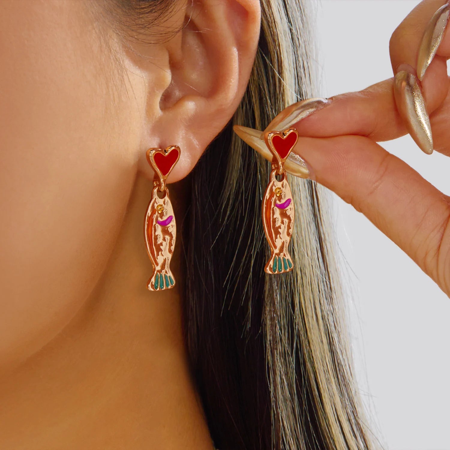 Brincos Pequenos Simples em Forma de Coração para Mulheres, Criativos, em Cor Dourada, com Esmalte, Estilo Bohemia, Joias de Verão para Férias na Praia
