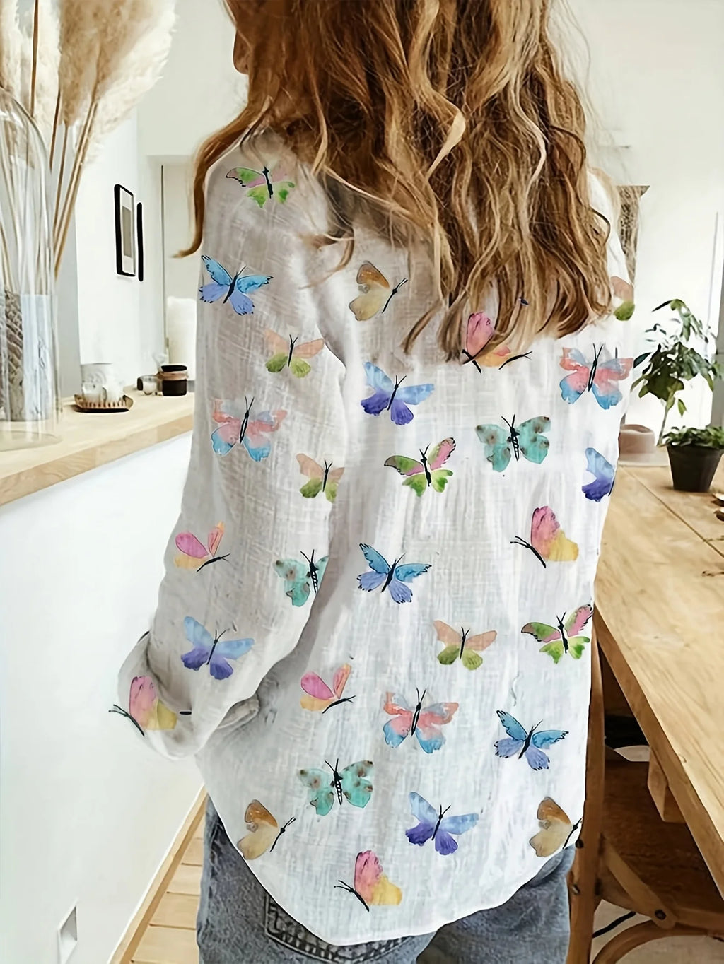 Camisa Elegante Feminina com Estampa de Borboleta e Manga Longa |   Blusa Casual com Botões Frontais, Design Elegante, Barra Larga, Abotoamento Simples