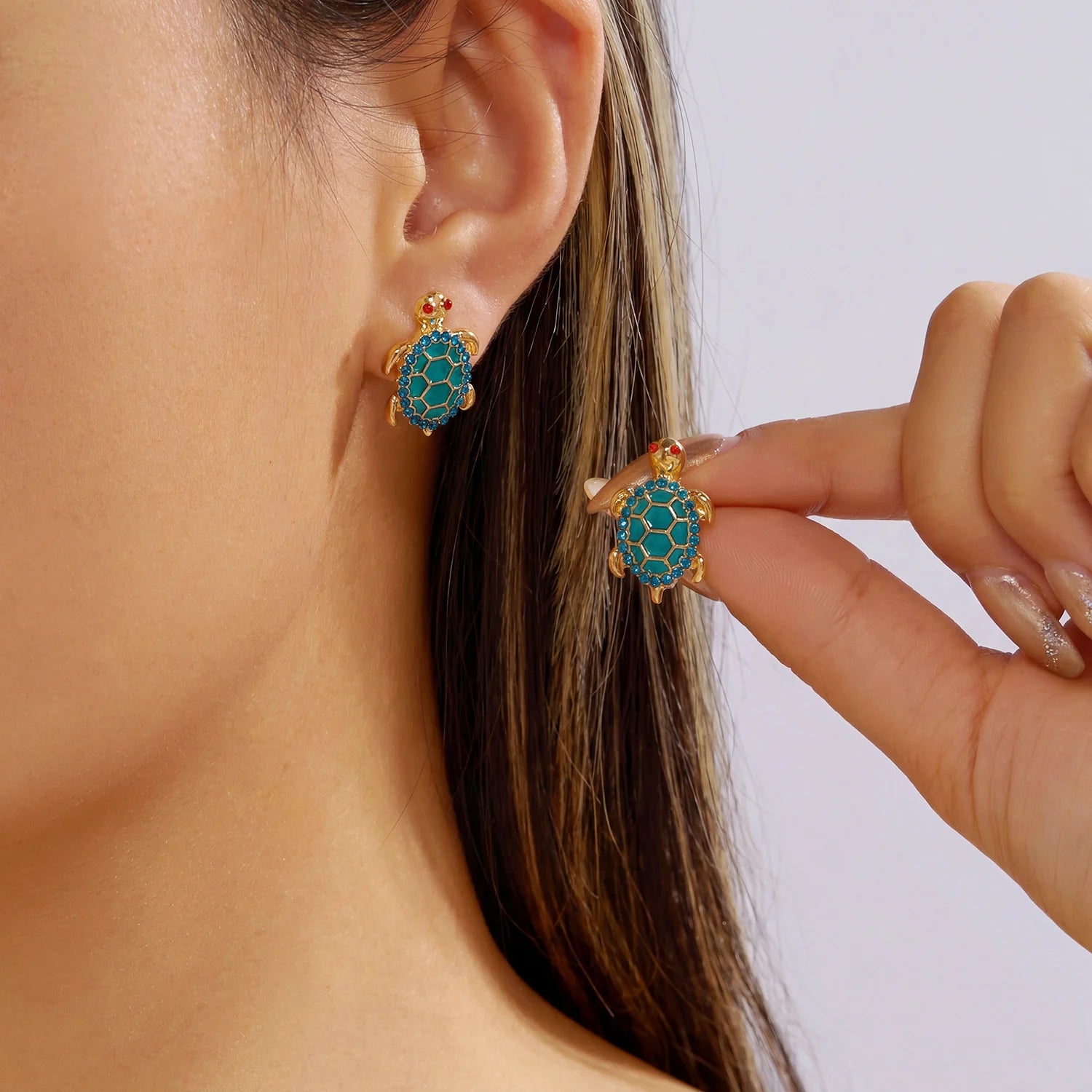 Brincos Pequenos Simples em Forma de Coração para Mulheres, Criativos, em Cor Dourada, com Esmalte, Estilo Bohemia, Joias de Verão para Férias na Praia