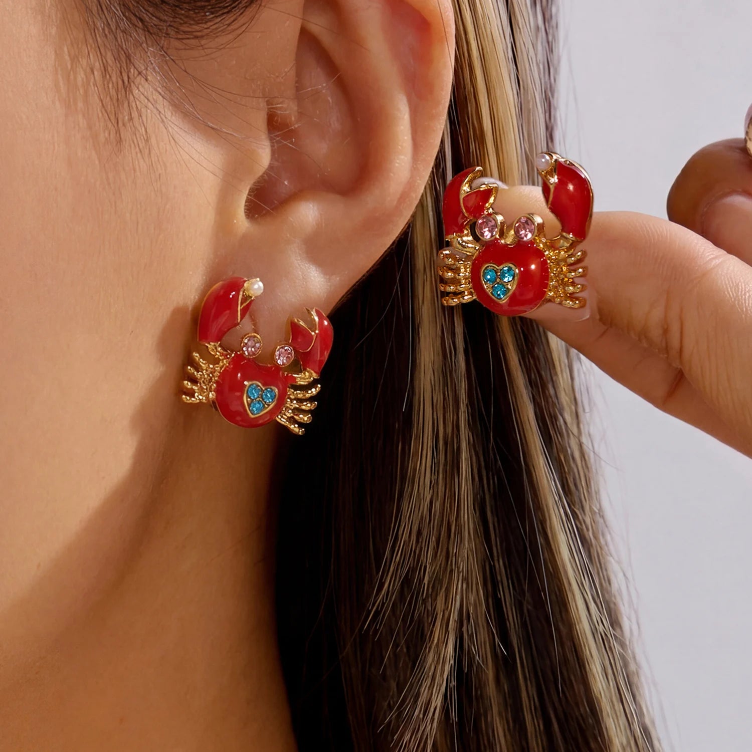 Brincos Pequenos Simples em Forma de Coração para Mulheres, Criativos, em Cor Dourada, com Esmalte, Estilo Bohemia, Joias de Verão para Férias na Praia