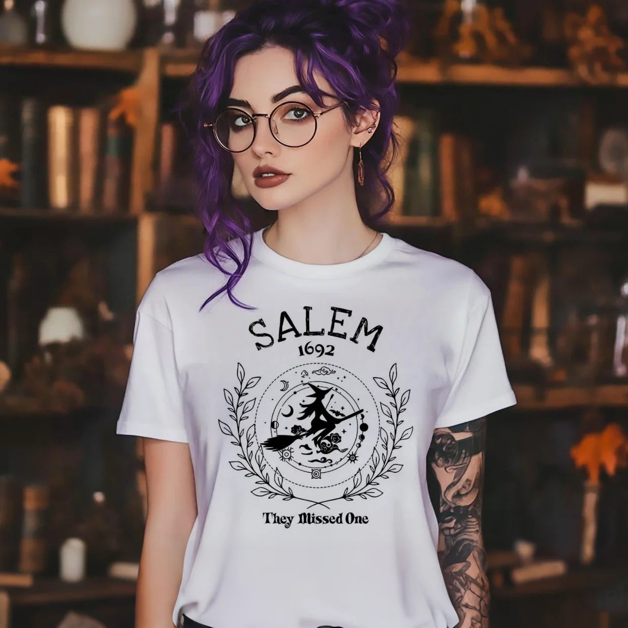 Camiseta retro dos desenhos animados bruxa vassoura fase da lua padrão impresso rua versátil roupas femininas em torno do pescoço estilo topo camiseta